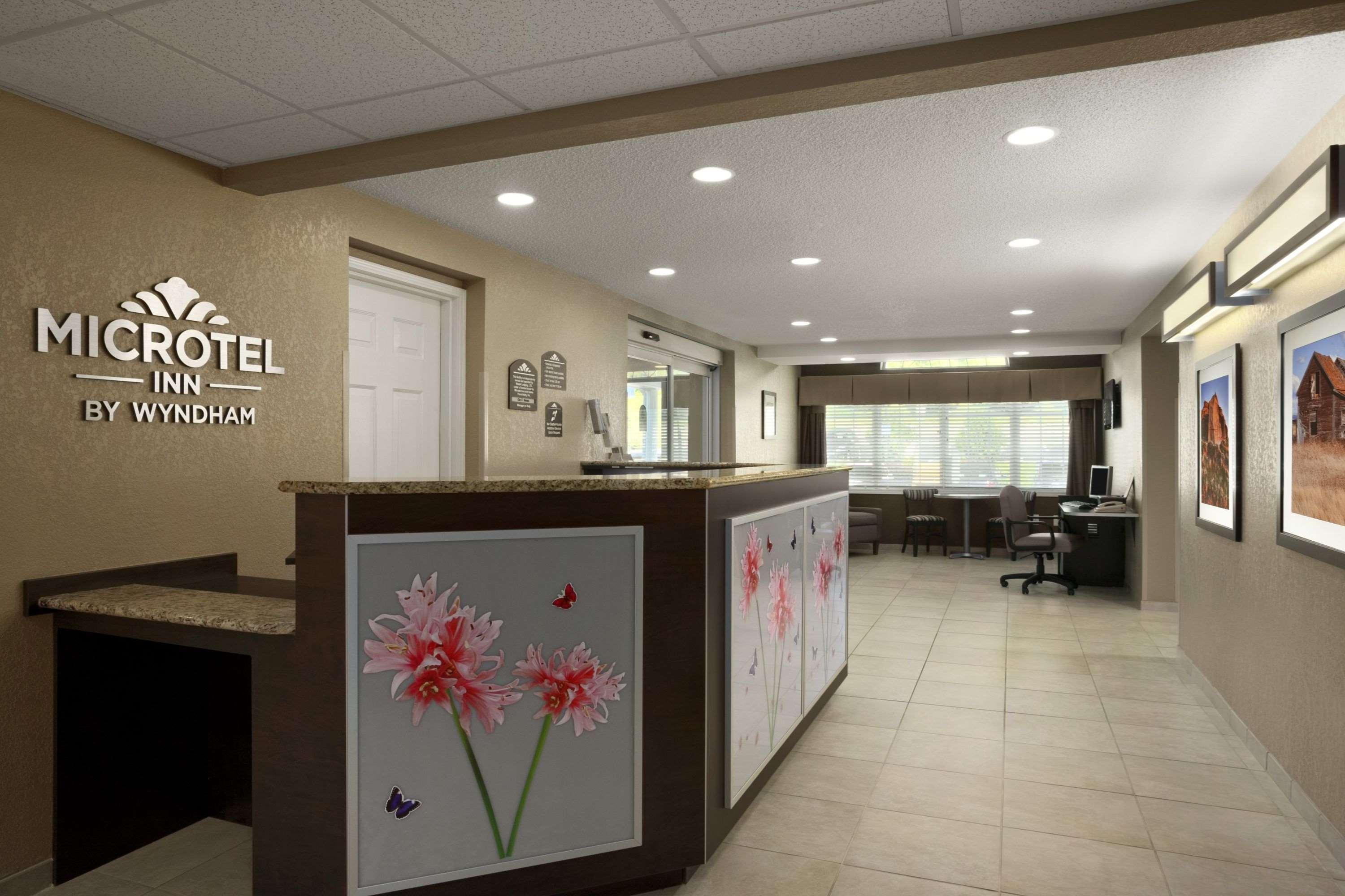 Microtel Inn & Suites By Wyndham Mineral Wells/Parkersburg Εξωτερικό φωτογραφία