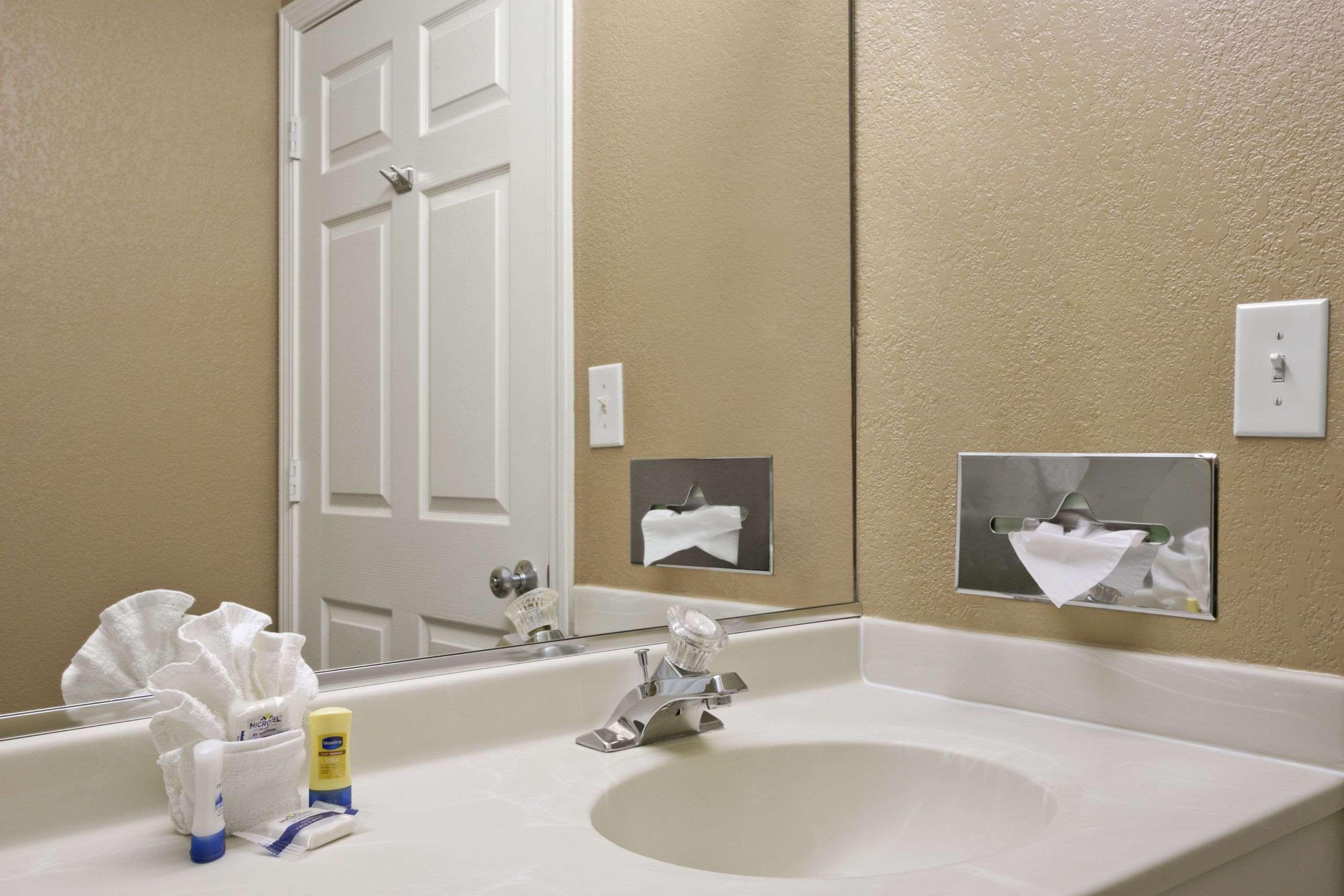 Microtel Inn & Suites By Wyndham Mineral Wells/Parkersburg Εξωτερικό φωτογραφία