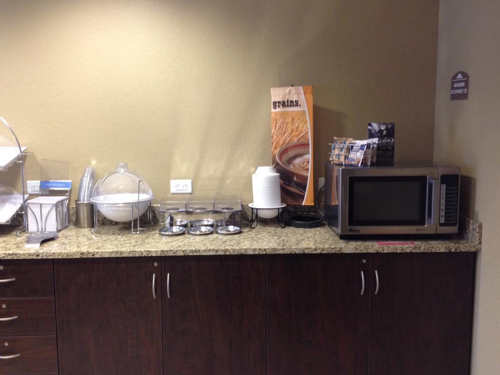 Microtel Inn & Suites By Wyndham Mineral Wells/Parkersburg Εξωτερικό φωτογραφία