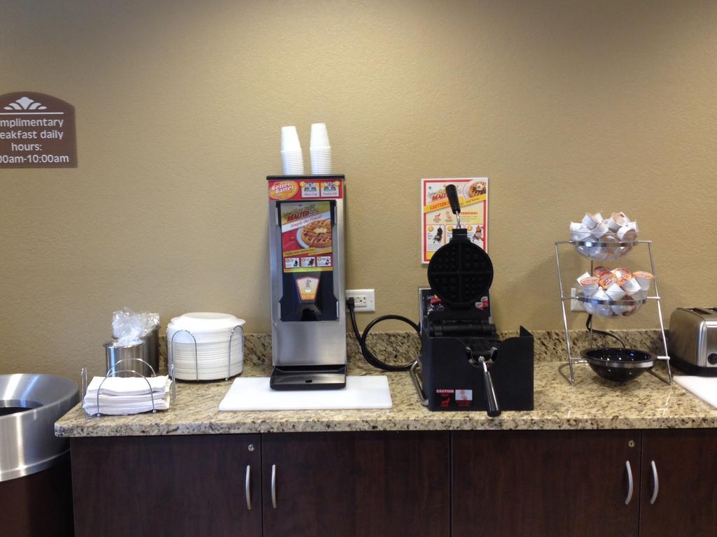 Microtel Inn & Suites By Wyndham Mineral Wells/Parkersburg Εξωτερικό φωτογραφία
