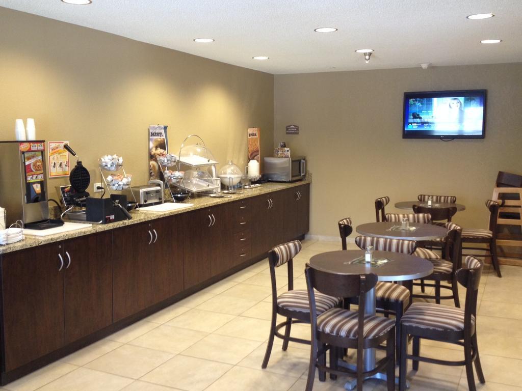 Microtel Inn & Suites By Wyndham Mineral Wells/Parkersburg Εξωτερικό φωτογραφία