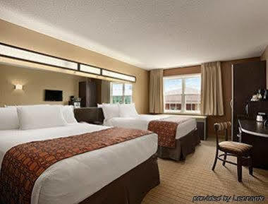 Microtel Inn & Suites By Wyndham Mineral Wells/Parkersburg Εξωτερικό φωτογραφία