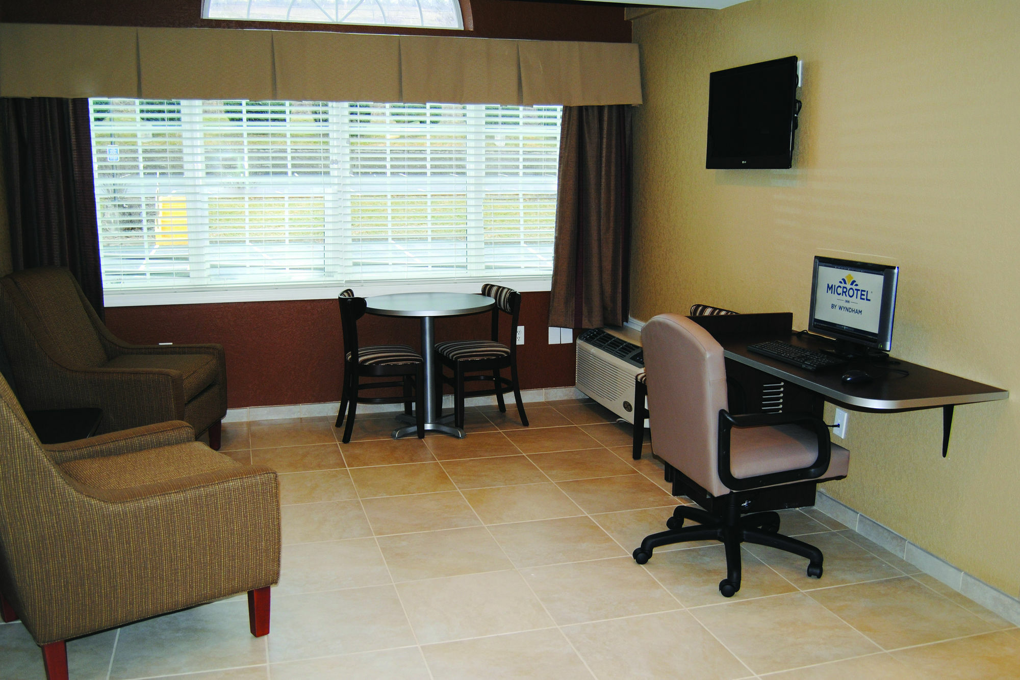 Microtel Inn & Suites By Wyndham Mineral Wells/Parkersburg Εξωτερικό φωτογραφία